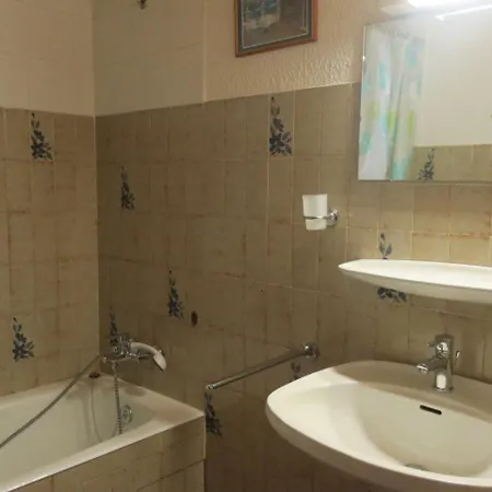 Spacieux A Avec Parking - 4 Pers, Balcon, Tv, Cuisine Equipee - Fr-1-198-112 Apartment Chatel